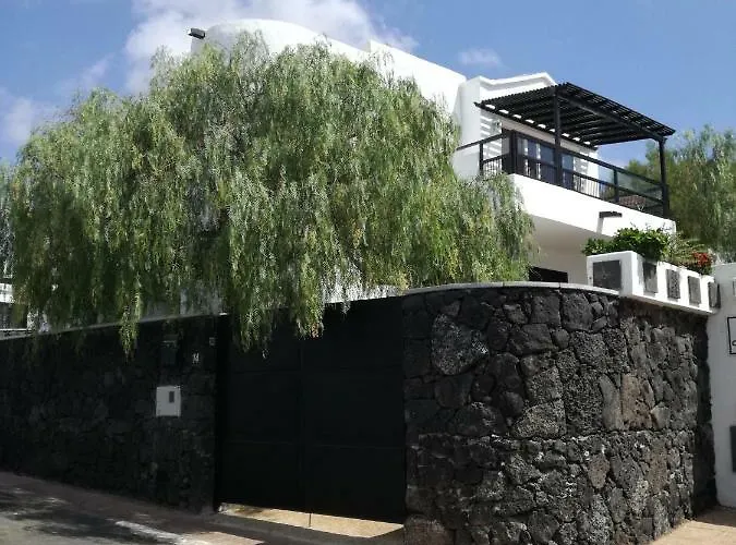 Sorondongo & Garden Willa