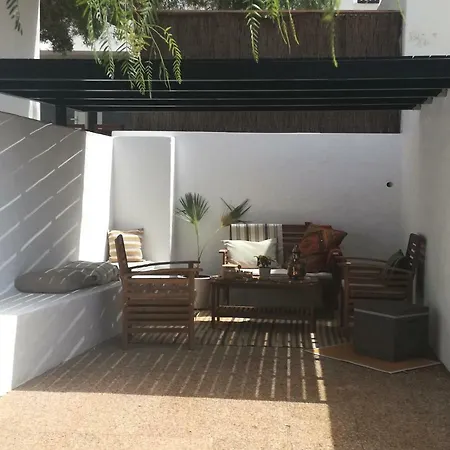 Sorondongo & Garden Βίλα *